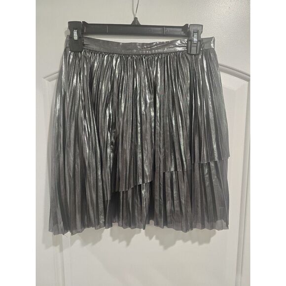 ARITZIA Wilfred Silver Metallic Pleated Mini Skirt Tiered Shiny Fancy Size 4 EUC - Picture 1 of 8